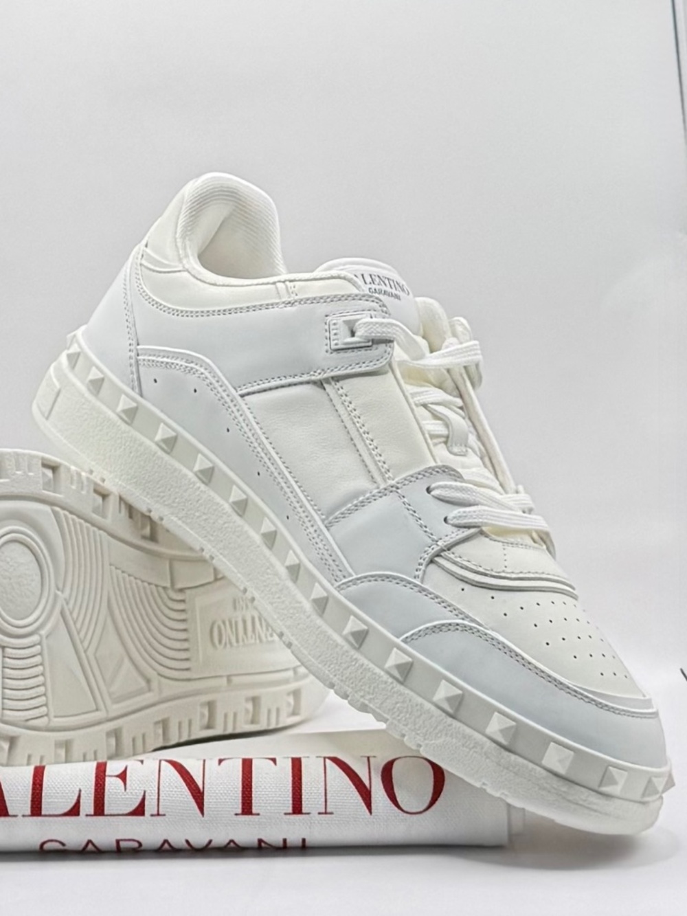 Valentino Garavani Men’s Freedots Low-Top Sneakers - IT Size 42 - US 9
